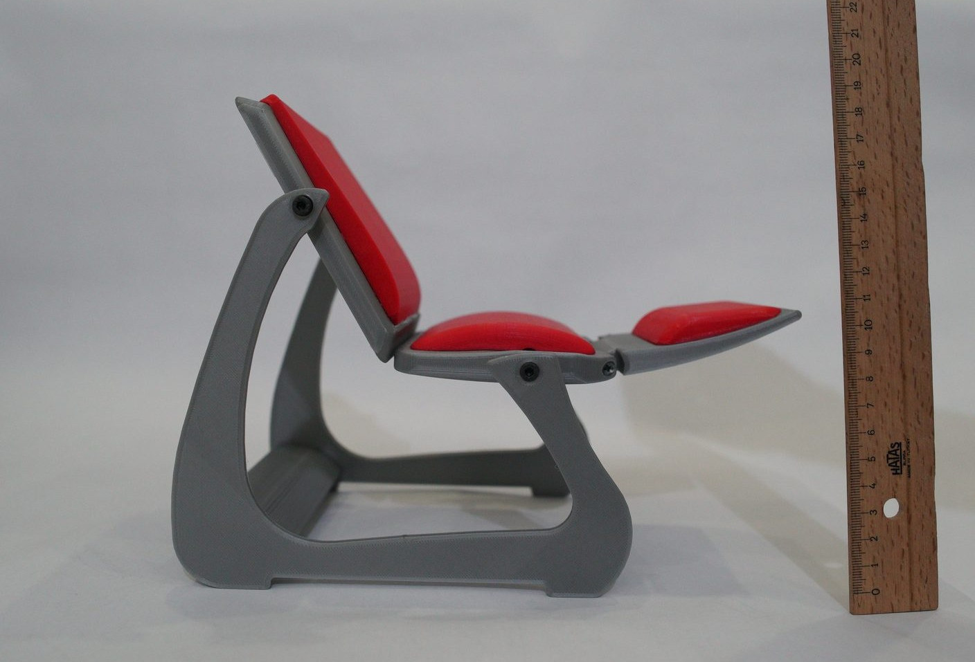 1:5 ölçek 3D baskı model, dinlenme pozisyonunda, cetvelle